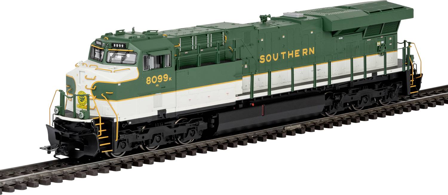 Une locomotive verte et blanche sur des rails de chemin de fer, étiquetée « SOUTHERN 8099 », avec un design avant distinctif et des composants latéraux détaillés.