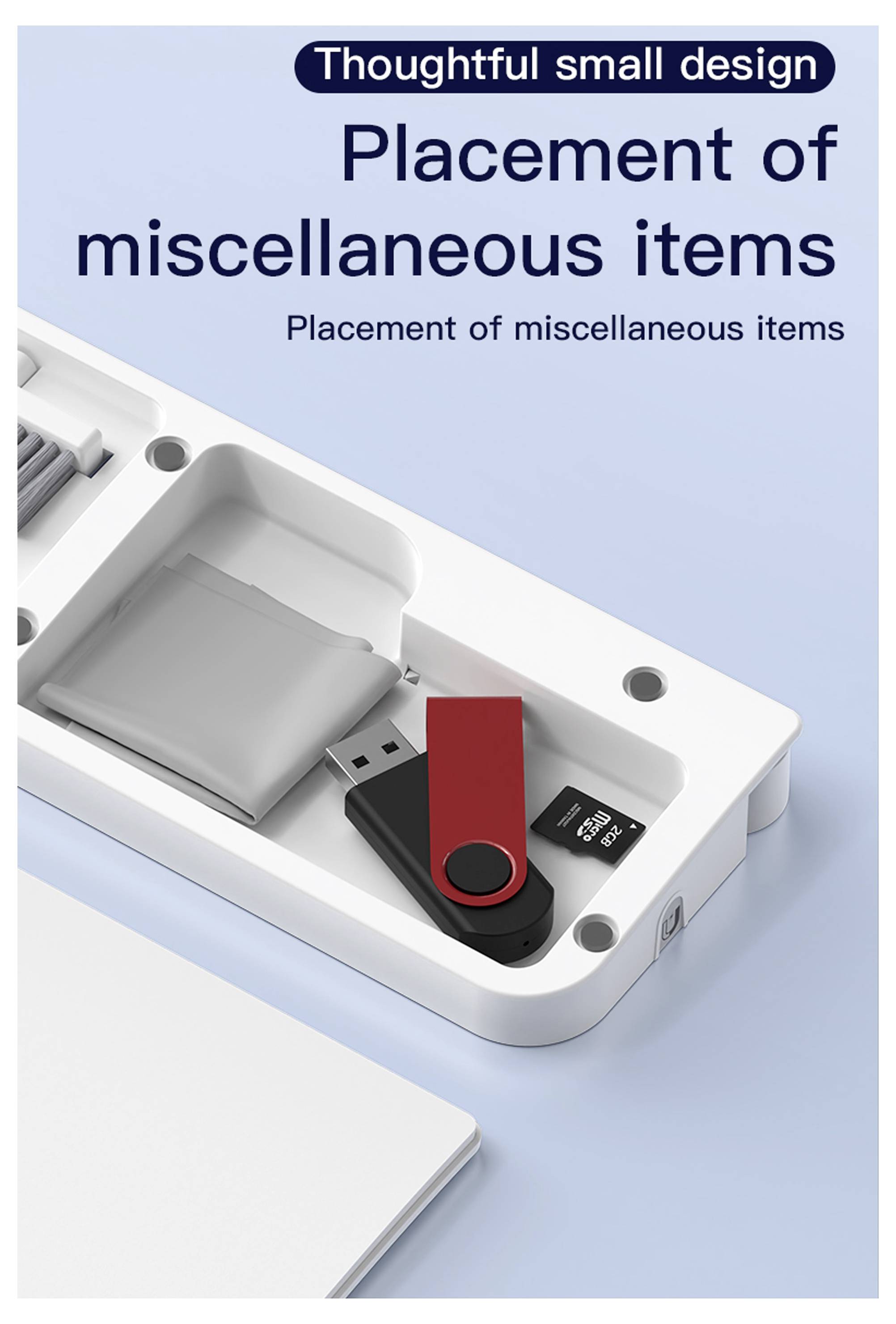 « Placement of miscellaneous items » texte sur un plateau organisateur de bureau contenant un lecteur USB et de petits compartiments.