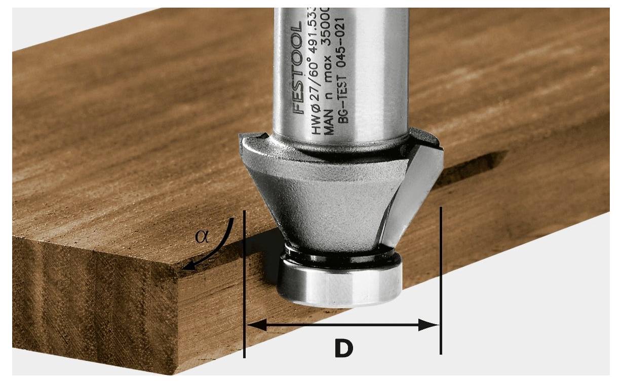 Un foret de menuiserie incliné sur une surface en bois, affichant un angle α et un diamètre D, suggérant une fonctionnalité de fraisage ou de coupe précise.