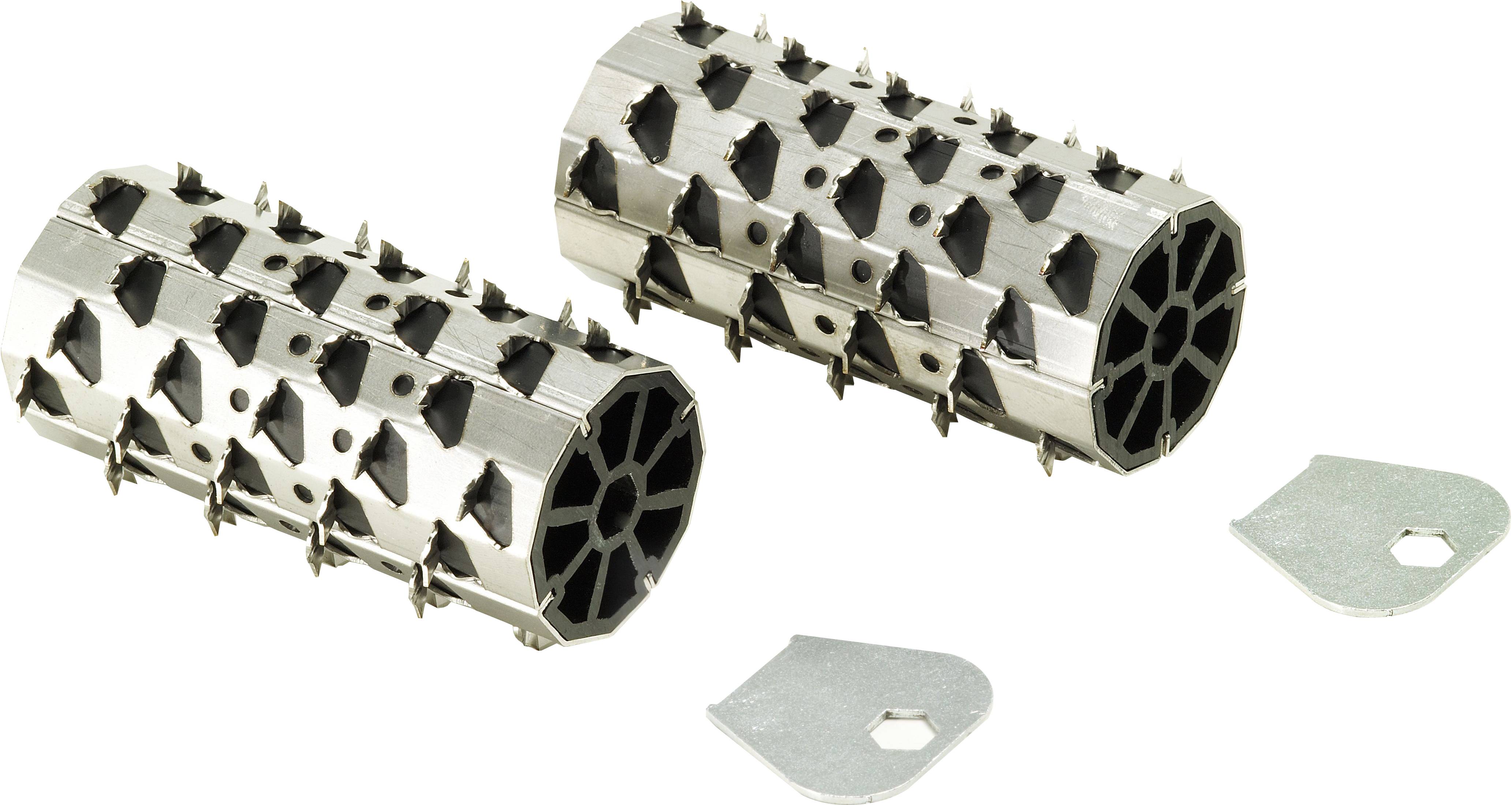 Zwei zylindrische Metallwalzen mit Stacheloberflächen liegen nebeneinander, begleitet von zwei sechseckigen Metallplatten.
