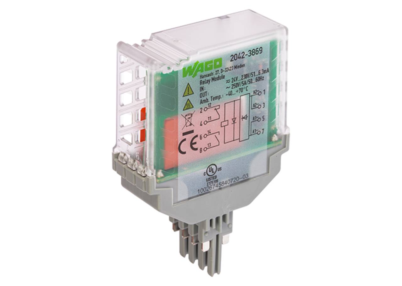 Ein Relaismodul mit beschrifteten Anschlüssen und technischen Spezifikationen auf der Vorderseite, das für elektrische Installationen verwendet wird.