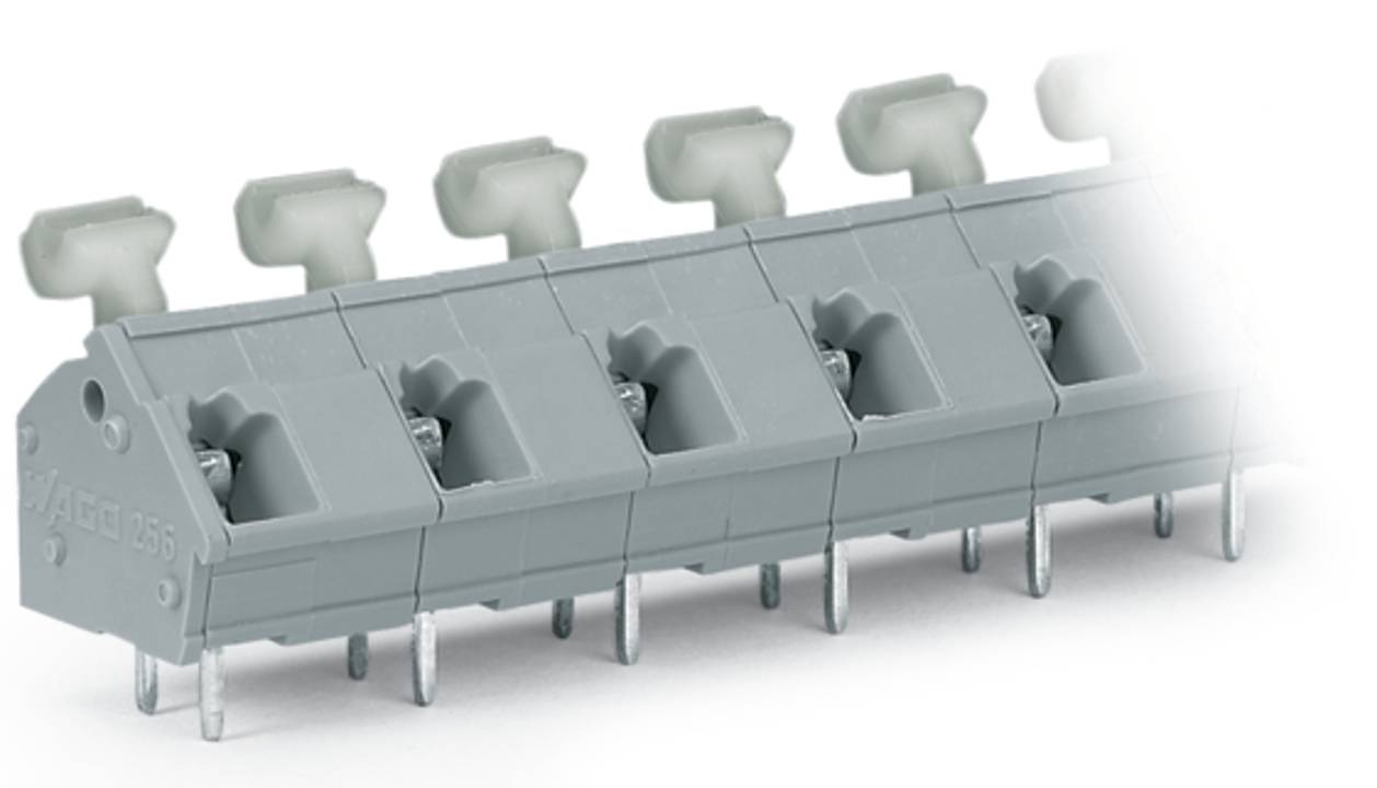 Ein Nahaufnahmebild eines grauen, abgewinkelten elektronischen Steckers mit mehreren Öffnungen, gestützt durch Metallstifte, und kleinen quadratischen Hebeln oben.