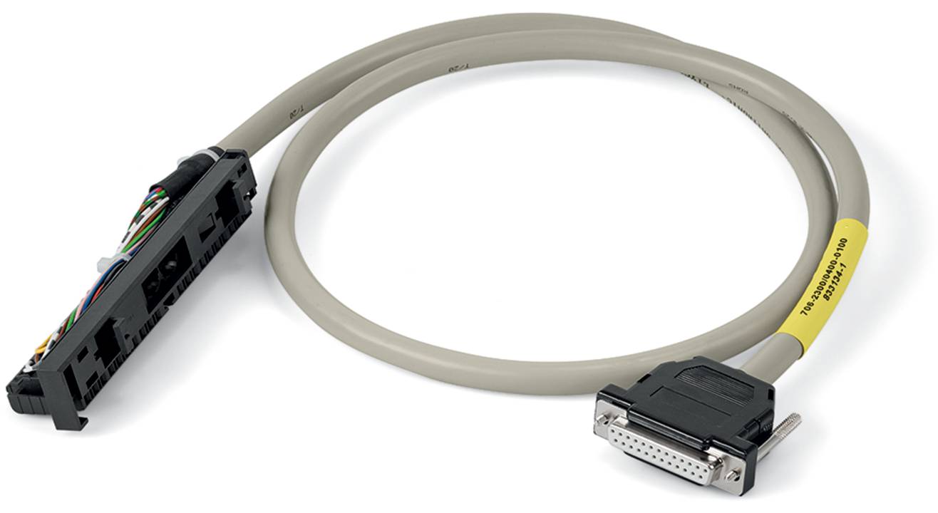 Ein SCSI-Kabel mit einem 68-poligen Stecker an einem Ende und einem Adapter am anderen Ende, das zum Anschluss von Peripheriegeräten an Computer verwendet wird.