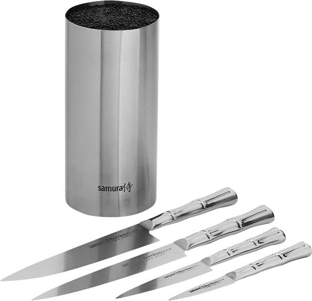 Un ensemble de quatre couteaux de cuisine aux manches argentés et un support de couteaux cylindrique assorti gravé avec le mot « samouraï » en texte stylisé.