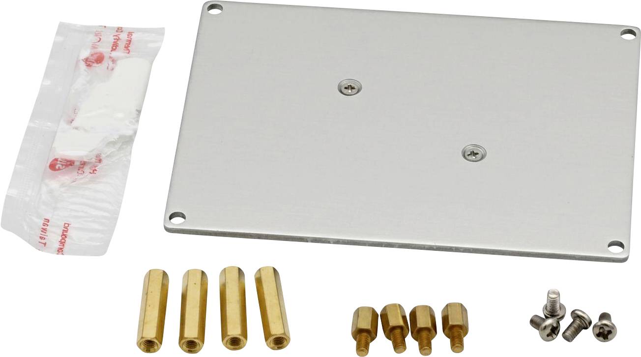 Un kit de montage avec un support en aluminium, un sachet de pâte thermique et des entretoises en laiton avec vis, utilisé pour l'installation de composants électroniques.