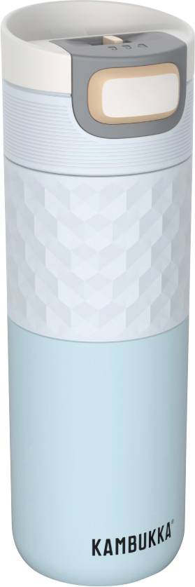 Un gobelet isotherme bleu clair avec une section de prise texturée et un couvercle à bouton poussoir. Le nom de marque « KAMBUKKA » est visible au bas.