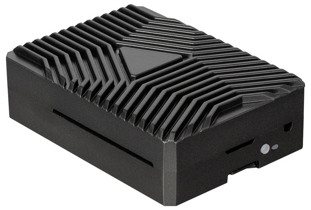 Mini PC compact noir avec dissipateur à ailettes sur le dessus, USB-C frontal et deux petits ports, ainsi qu'Ethernet latéral et quatre ports USB-A.
