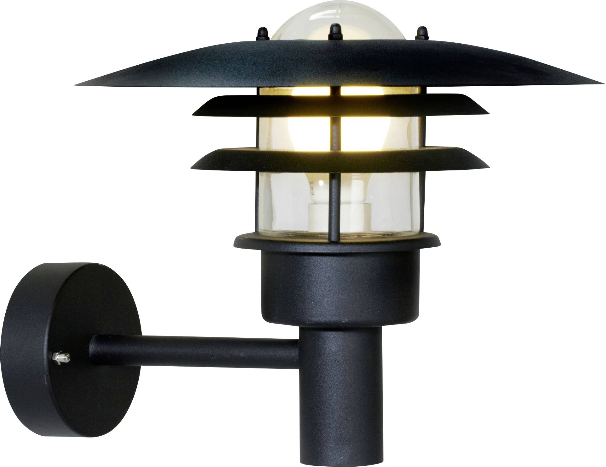 Lampadaire extérieur au design moderne en métal noir avec un diffuseur en verre qui brille d'une lumière chaleureuse, monté sur un support latéral.