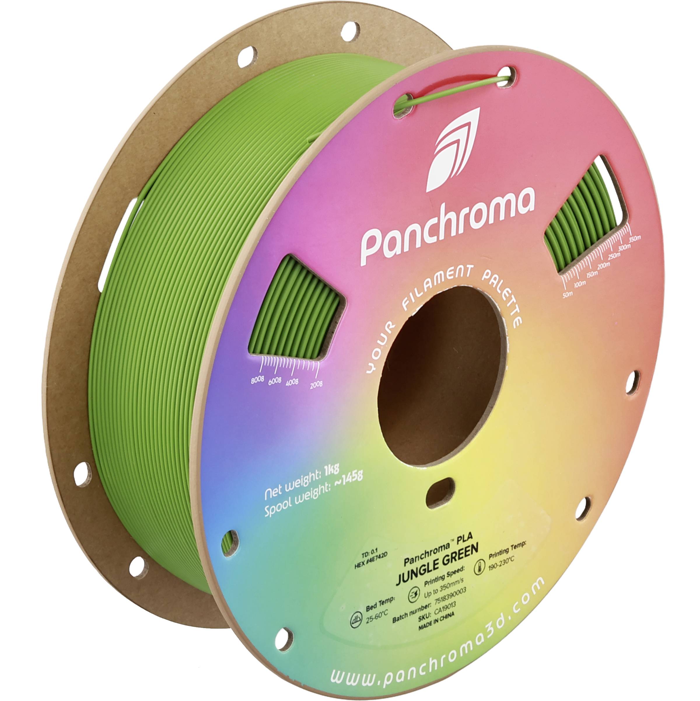Une bobine de filament vert pour imprimante 3D portant les étiquettes « Panchroma » et « Vert de la Jungle » sur une bobine en carton coloré.