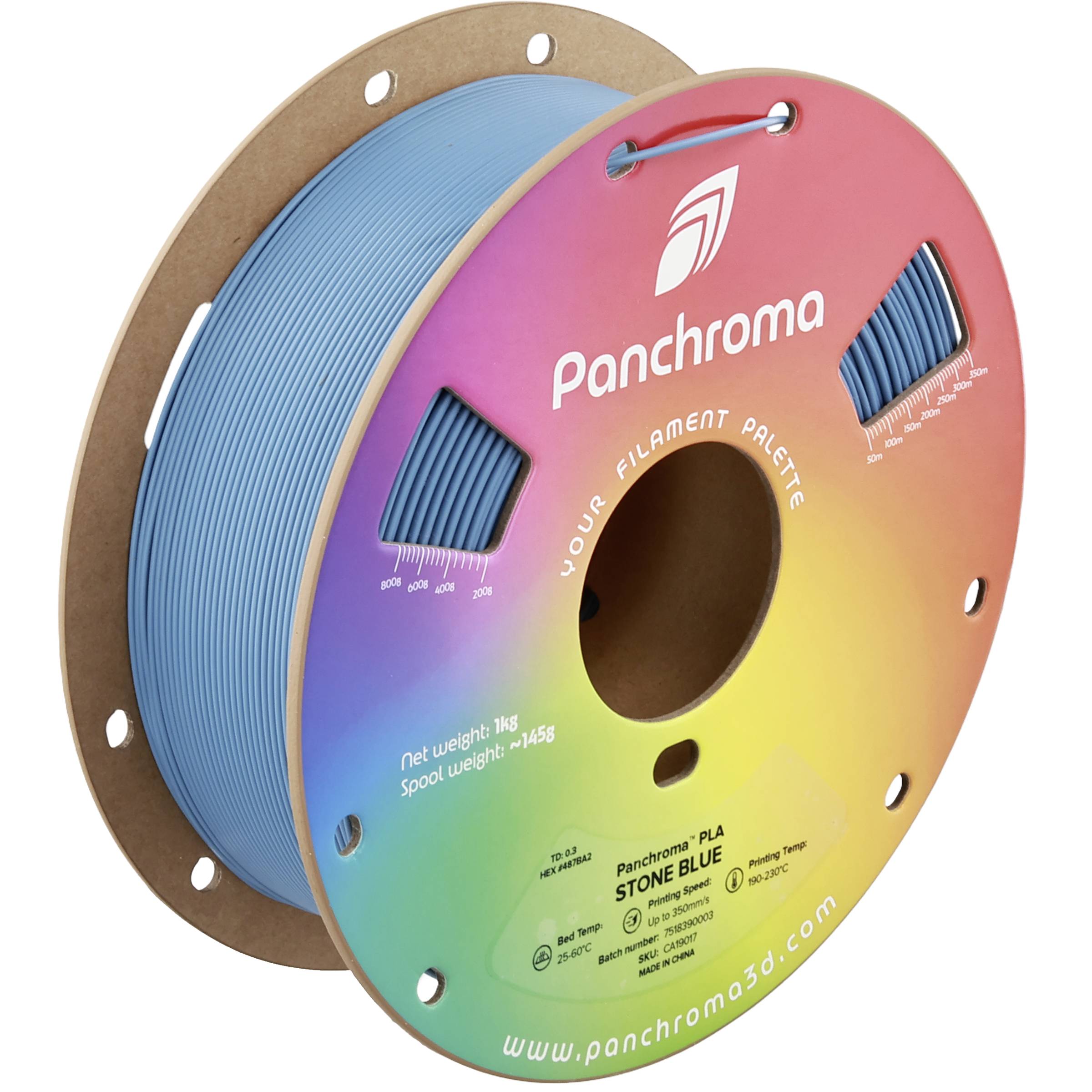 Bobine de filament pour imprimante 3D Panchroma, filament bleu sur une bobine en carton avec une étiquette arc-en-ciel affichant les détails du produit.