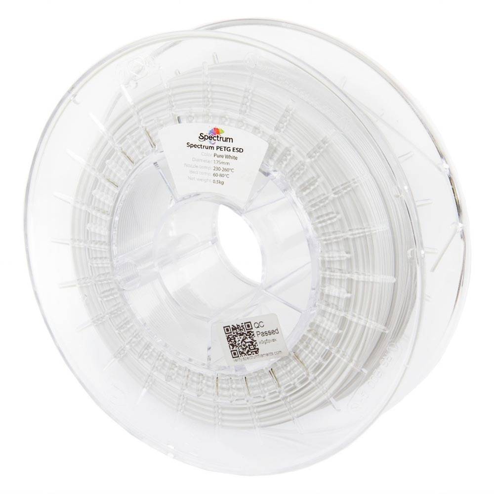Bobine en plastique transparent de filament pour imprimante 3D blanc étiqueté « Spectrum PETG ESD » sur un fond blanc.