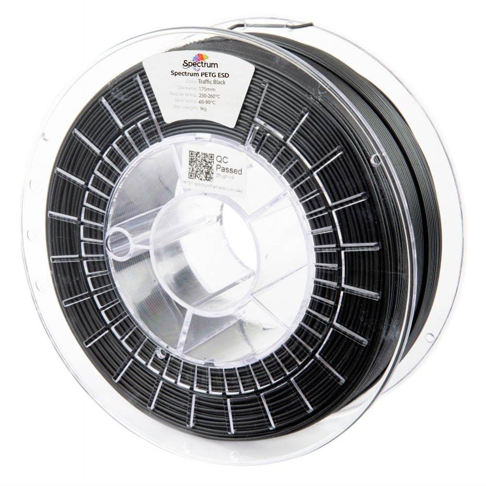 Bobine de filament PETG ESD Spectrum noir pour imprimante 3D dans un emballage en plastique transparent, étiquetée « QC Passed ».