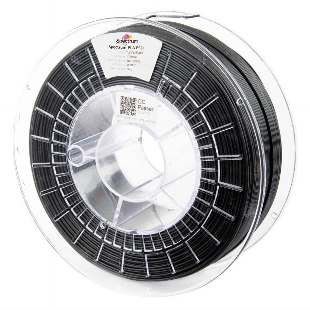 Une bobine de filament d'imprimante 3D noir dans un emballage transparent, étiqueté « Spectrum PLA ESD » avec un autocollant « QC Passed ».