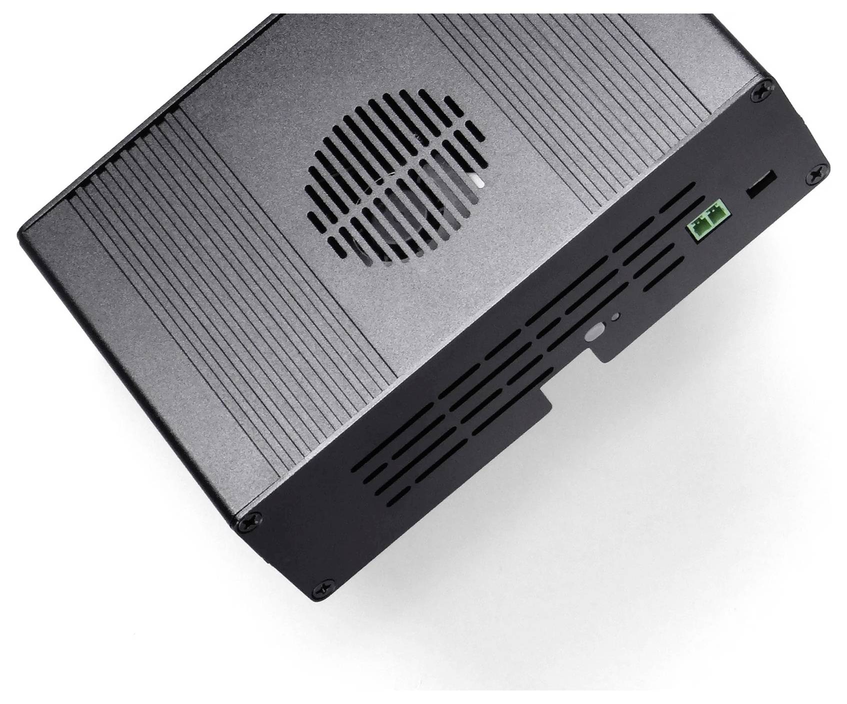 Un élégant appareil électronique noir avec des grilles de ventilation et un petit composant vert, vu selon une perspective oblique de haut en bas.