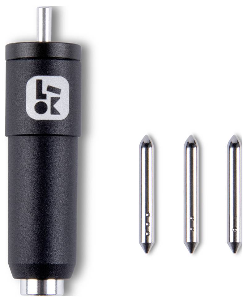 Un outil de gravure noir avec le logo « LZok » dessus, accompagné de trois pointes de gravure en argent.