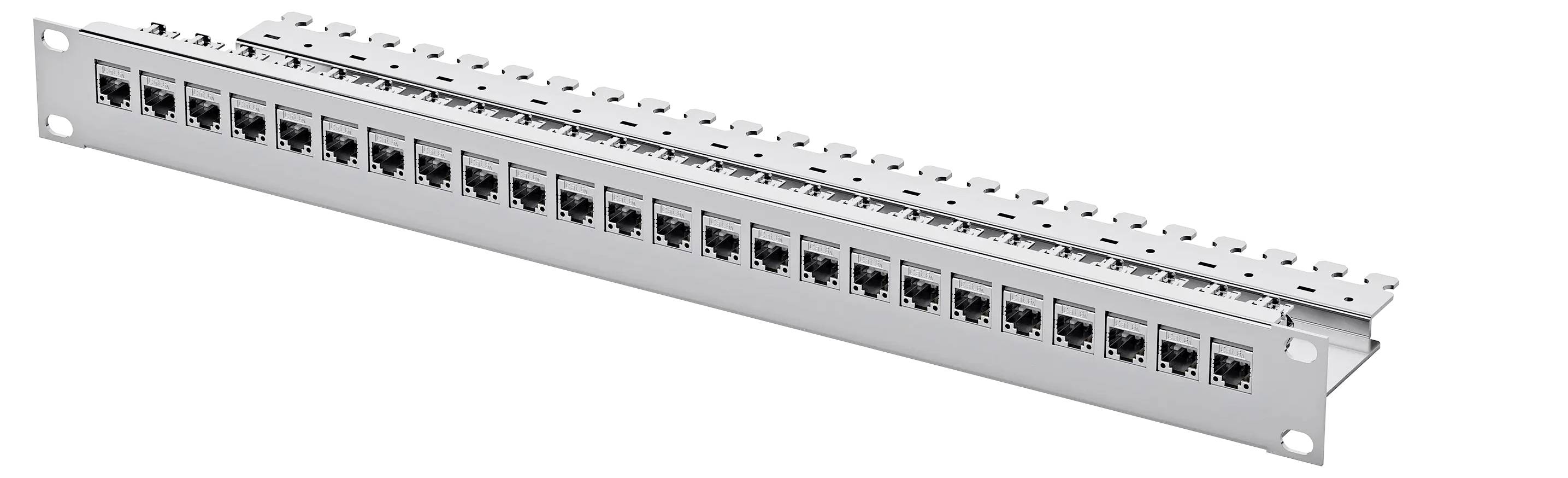 Un panneau de brassage réseau 24 ports avec des prises RJ45 Ethernet numérotées montées dans un cadre métallique de style rack.