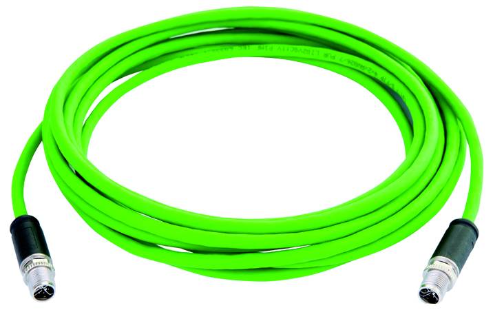 Câble enroulé vert vif avec des connecteurs métalliques aux deux extrémités, présenté sur un fond blanc.