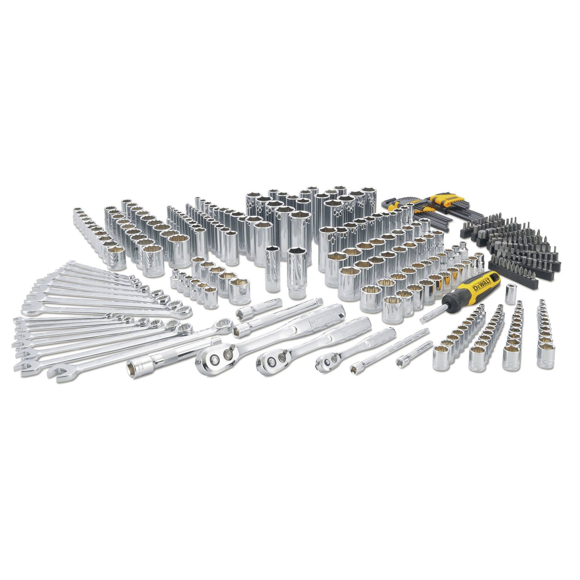 Un ensemble complet d'outils à douilles incluant des clés à cliquet, des douilles de différentes tailles, des clés et des tournevis, arrangés dans une disposition organisée.