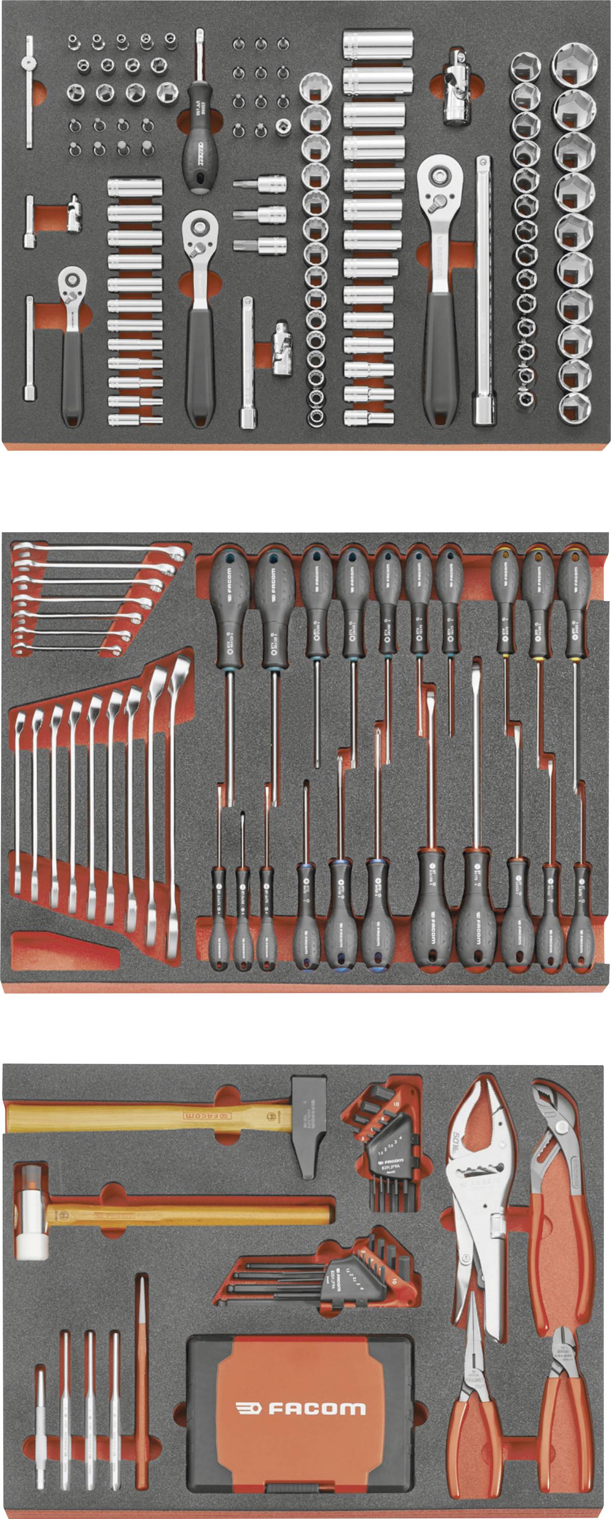 Ensemble d'outils à trois panneaux sur fond de mousse foncée : douilles, clés à cliquet, clés, tournevis, pinces, marteaux, clés hexagonales et un coffret FACOM rouge.