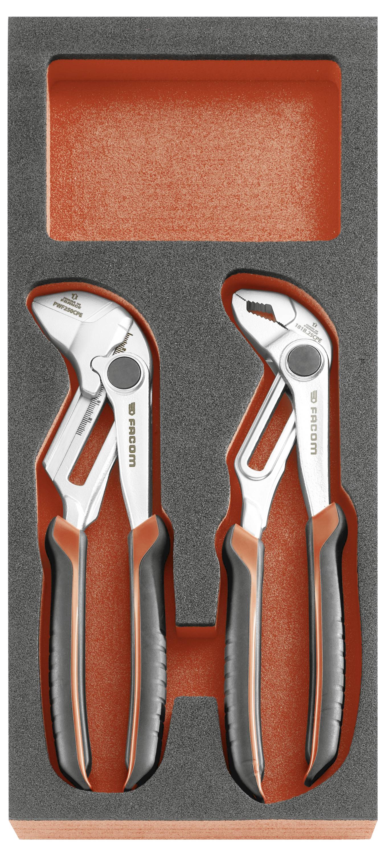 Mousse insérée maintenant deux outils manuels orange et argent, probablement des pinces, dans un étui de présentation avec un emplacement vide en haut.