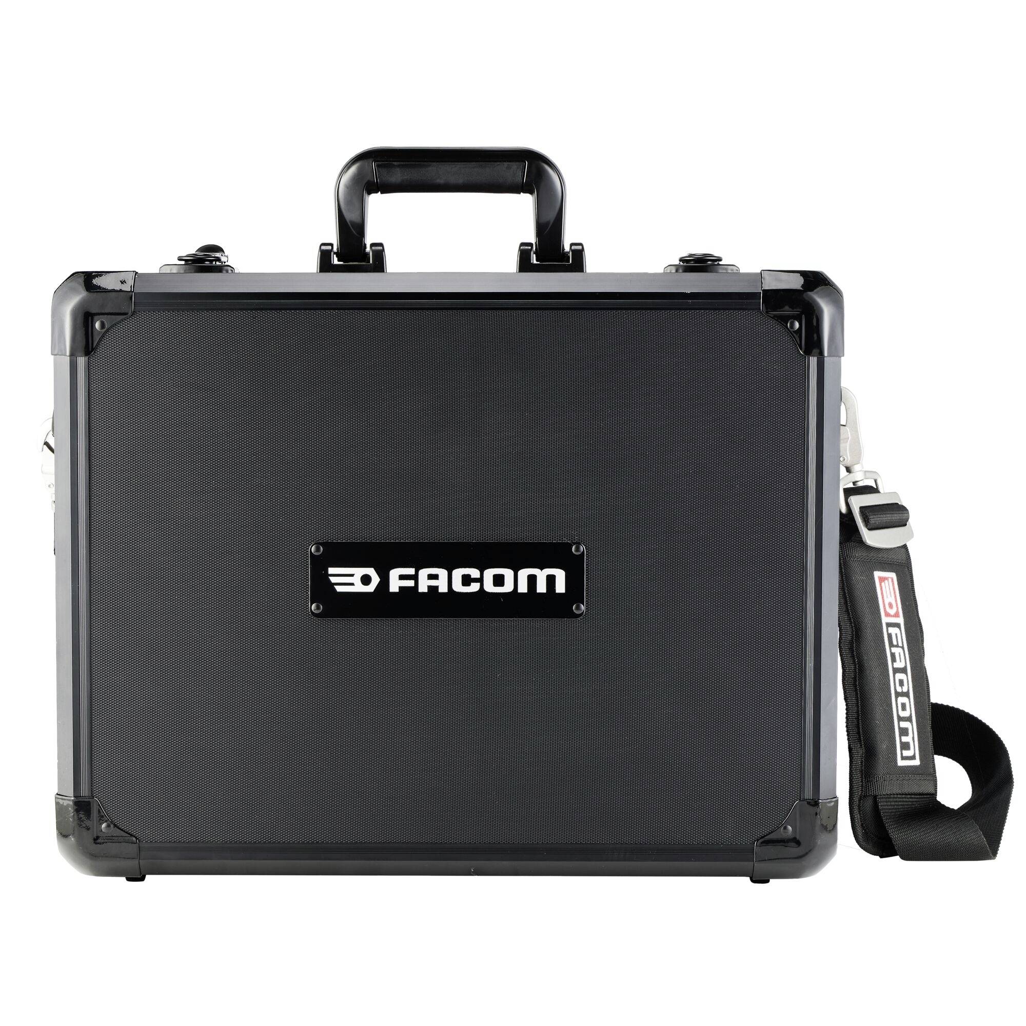 Un coffret à outils noir de marque Facom avec une poignée robuste et une bandoulière ajustable repose à plat, ce qui suggère la portabilité et la solidité.