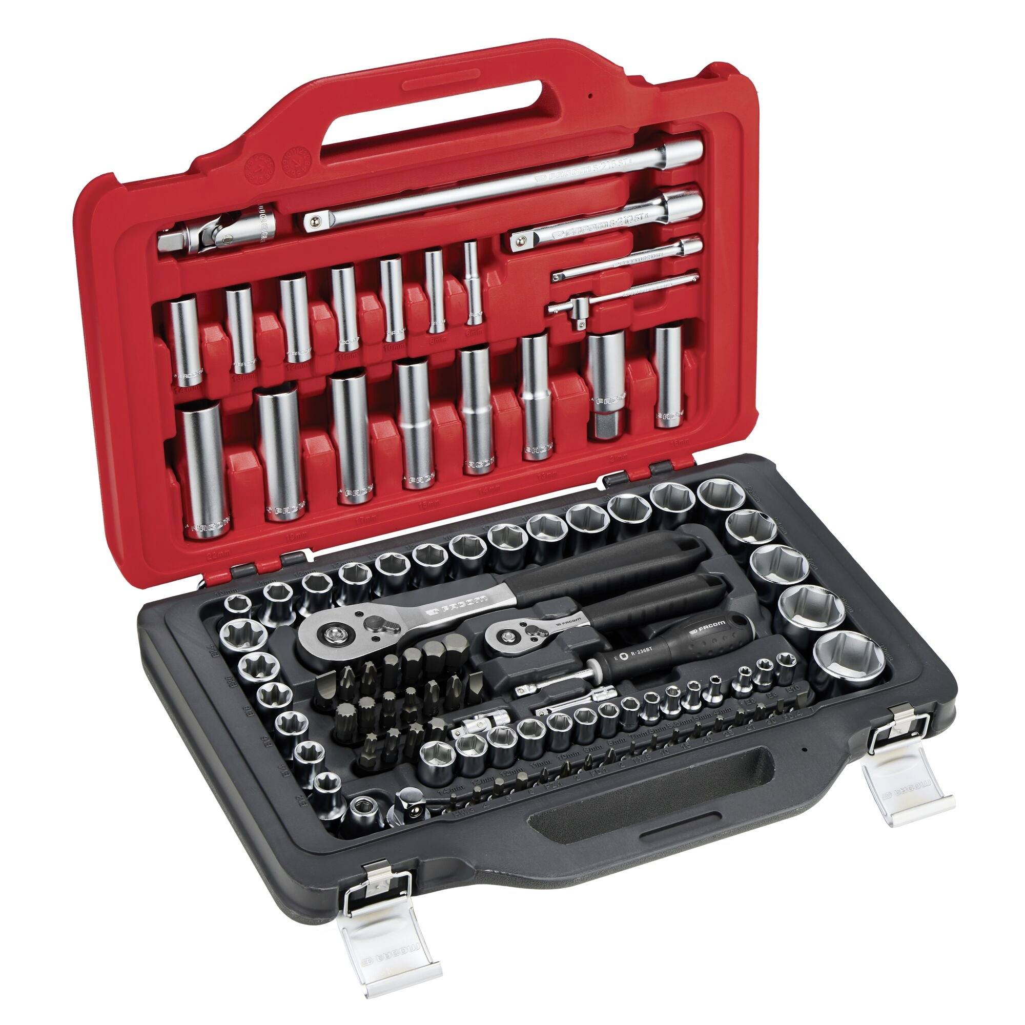 Une boîte à outils rouge et noire est ouverte, exposant un assortiment d'outils incluant des douilles, des clés et des tournevis organisés soigneusement à l'intérieur.