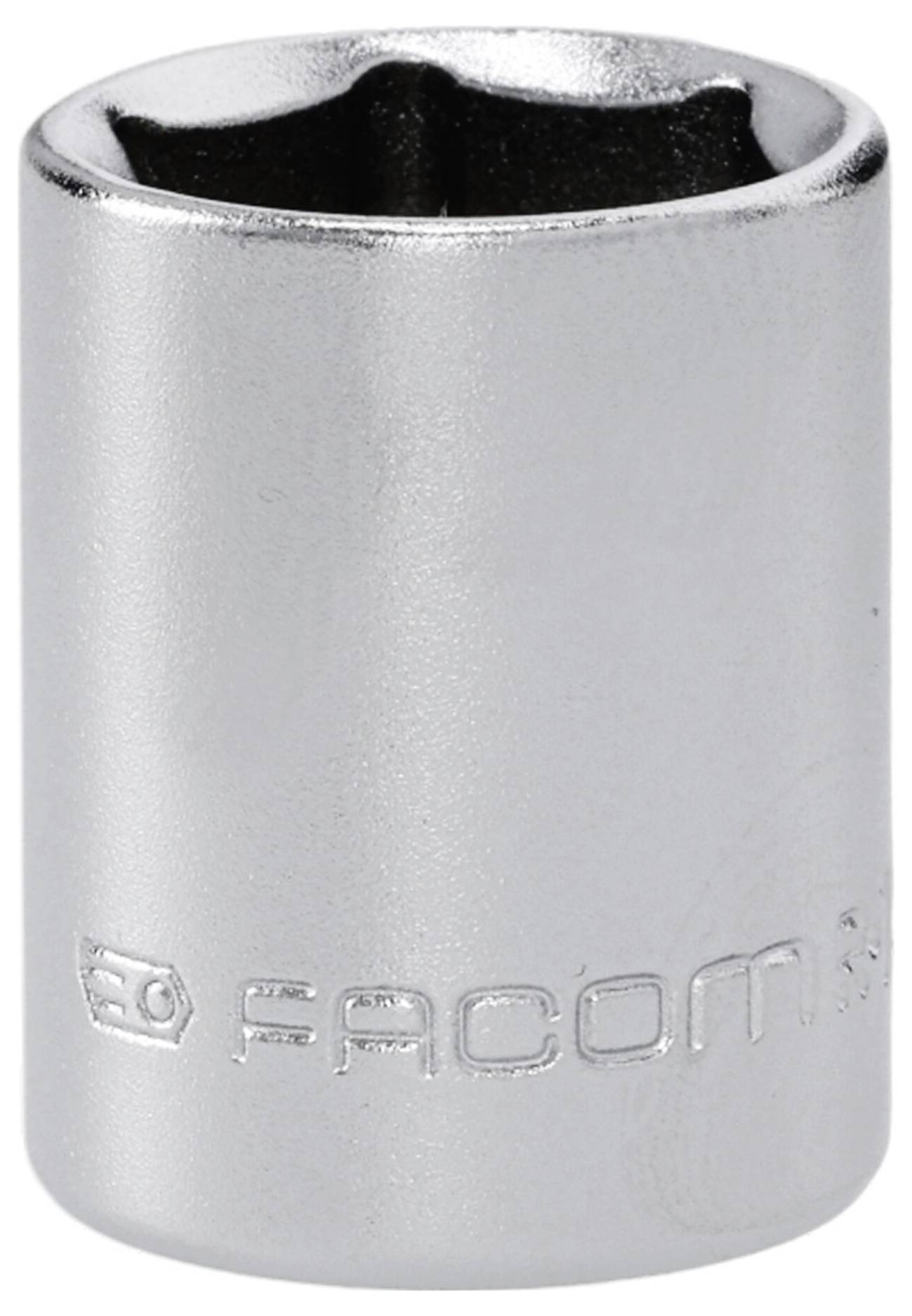 Une douille mécanique en argent, cylindrique avec un intérieur noir, gravée de 'Facom'. Utilisée pour serrer ou desserrer les écrous et les boulons.
