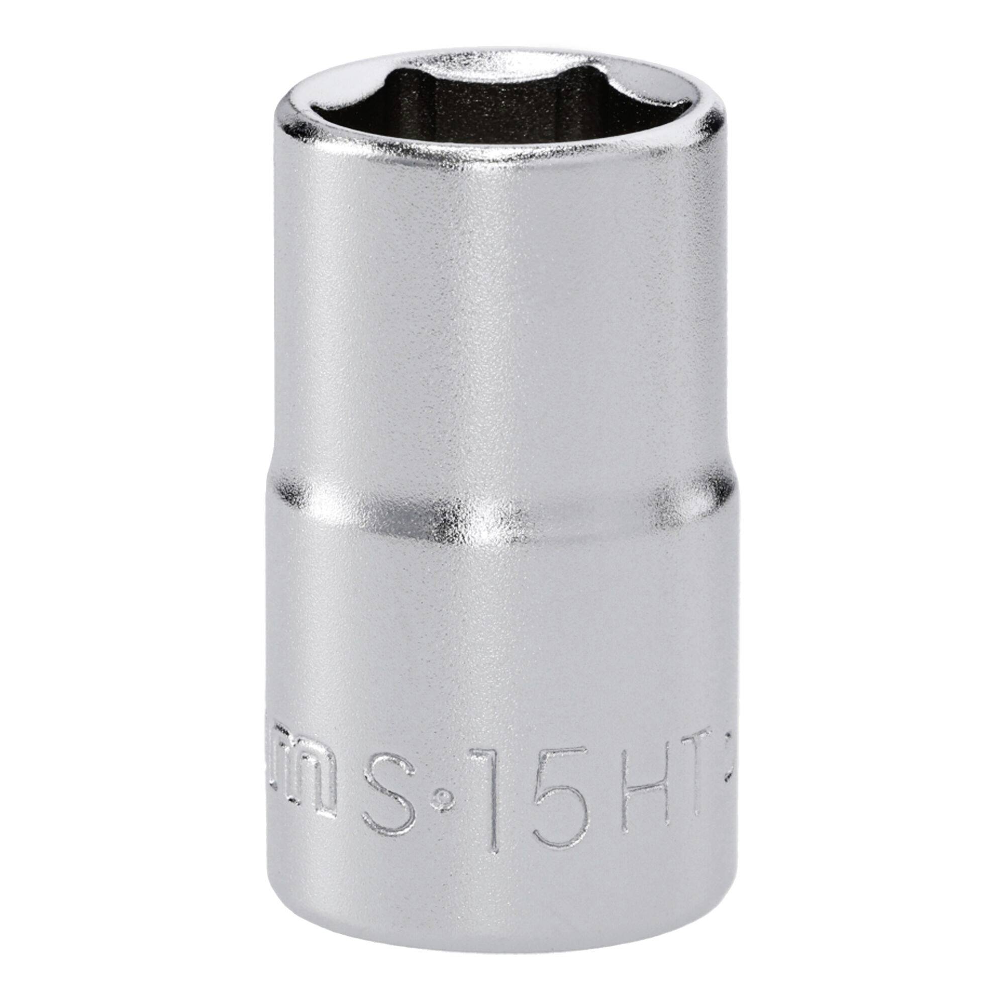 Un outil de douille brillant et métallique étiqueté « 15mm », utilisé pour serrer ou desserrer les écrous et les boulons, se tient debout sur un fond blanc.