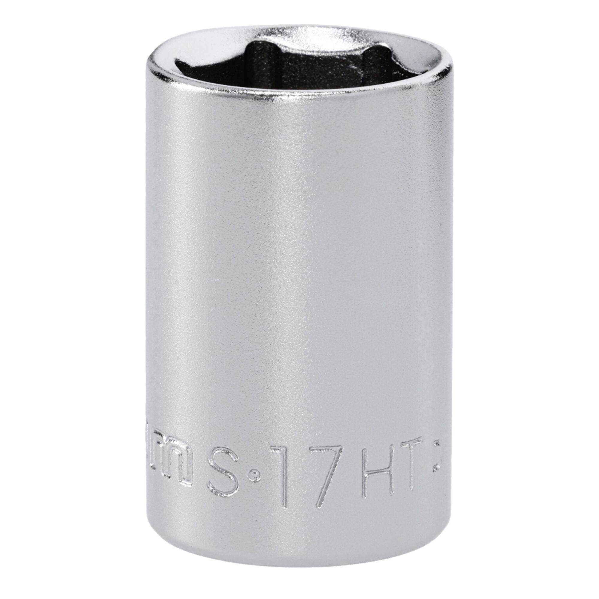 Une tête de clé à douille brillante et argentée avec '17 HT' gravé dessus.