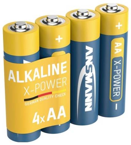 Quatre piles alcalines AA portant les étiquettes « X-POWER » et « ANSMANN » sur un fond blanc.