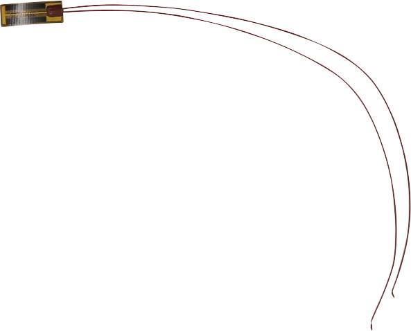 Petit composant électronique en haut à gauche avec trois fins fils rouges qui s'incurvent vers le bas et vers la droite sur un fond blanc.