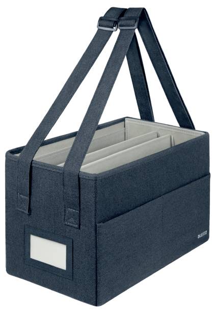 Bureau de travail avec ajustement électrique de la hauteur, passant de 72 cm minimum à 118 cm maximum, équipé de deux moniteurs et un ordinateur portable ; avec la marque Leitz.