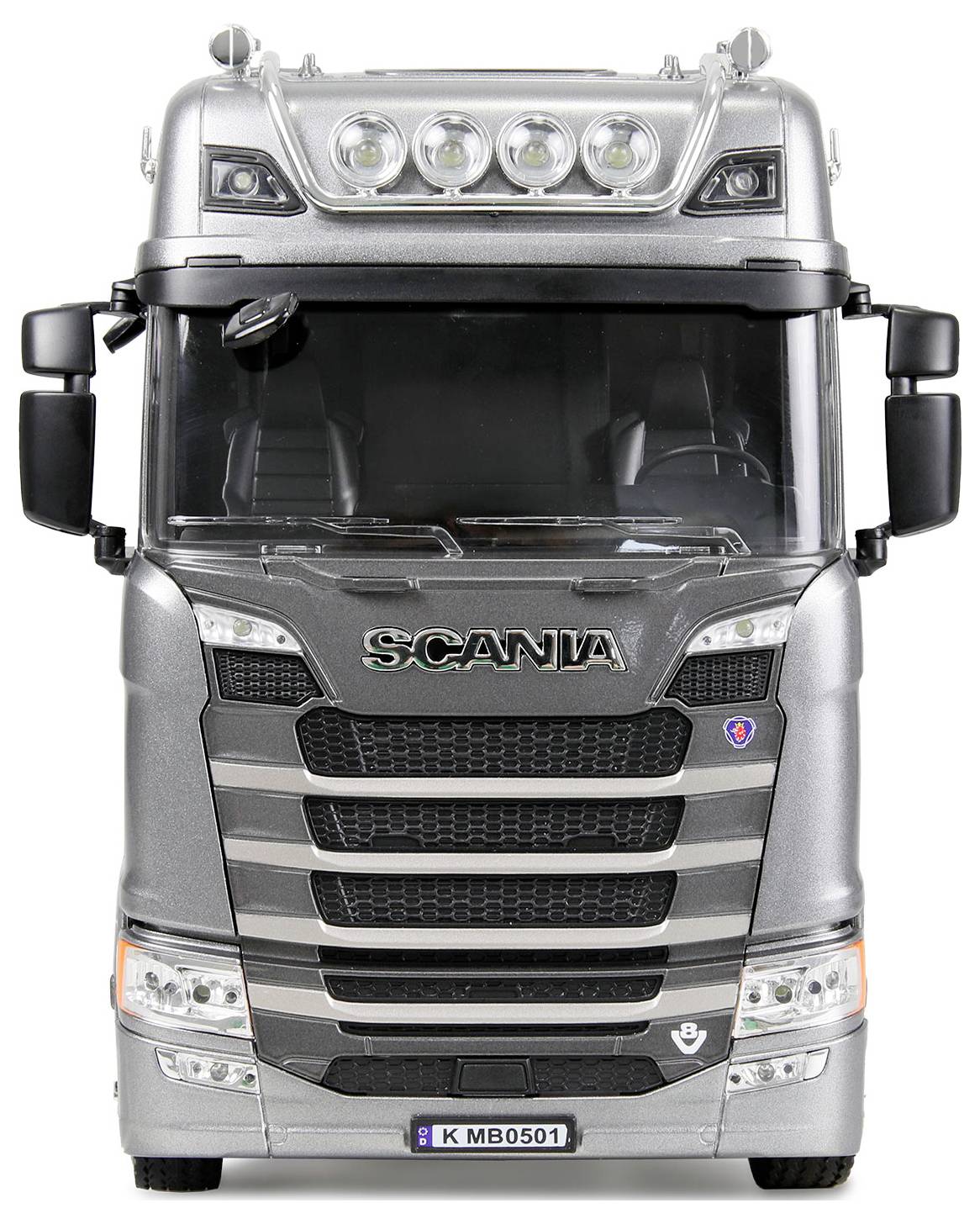 Vue de face d'un camion Scania argenté sur fond blanc, montrant la calandre, les phares, les rétroviseurs et la plaque d'immatriculation.