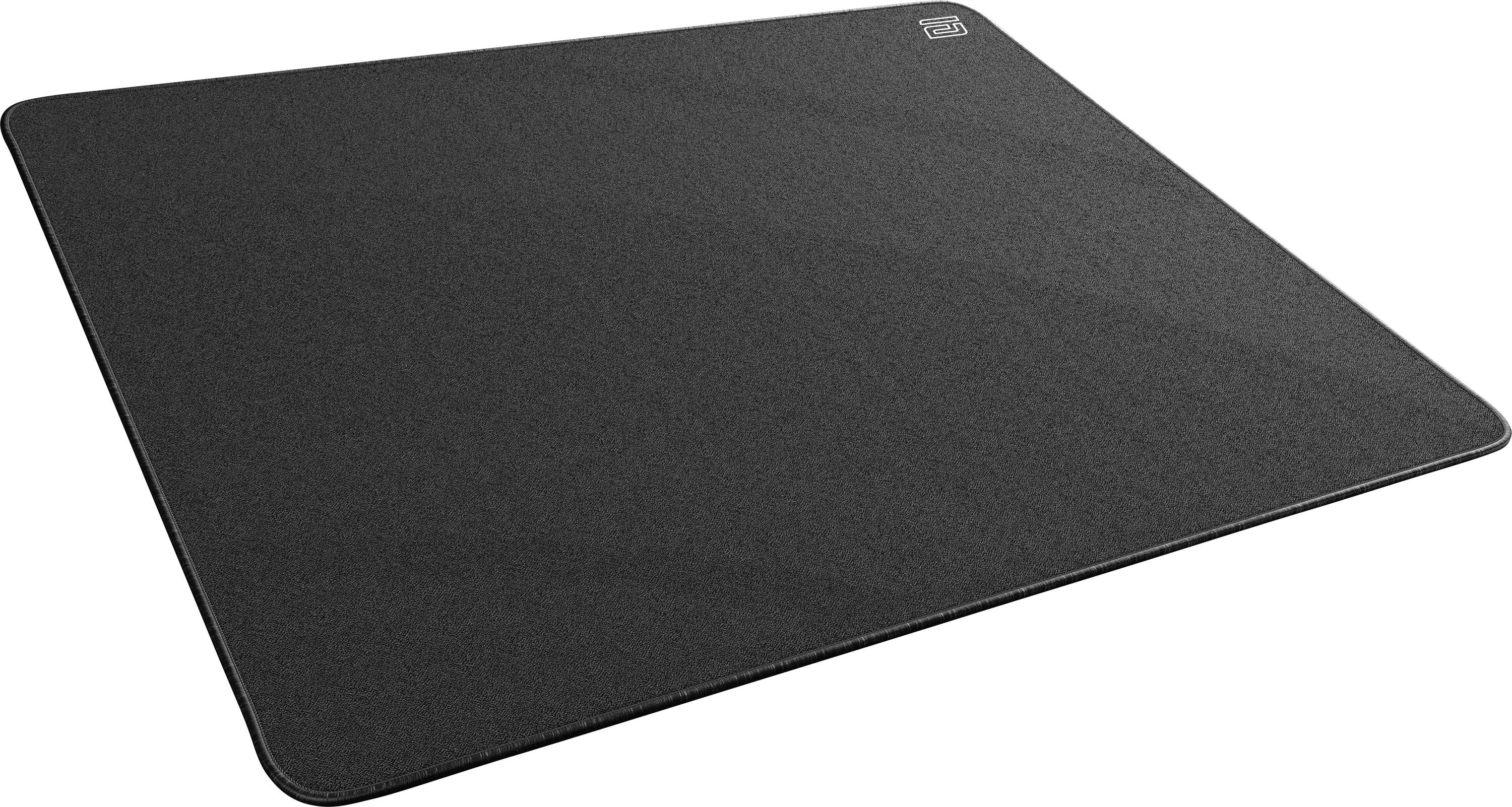 Tapis de souris de bureau rectangulaire noir avec des coins arrondis sur un fond blanc.