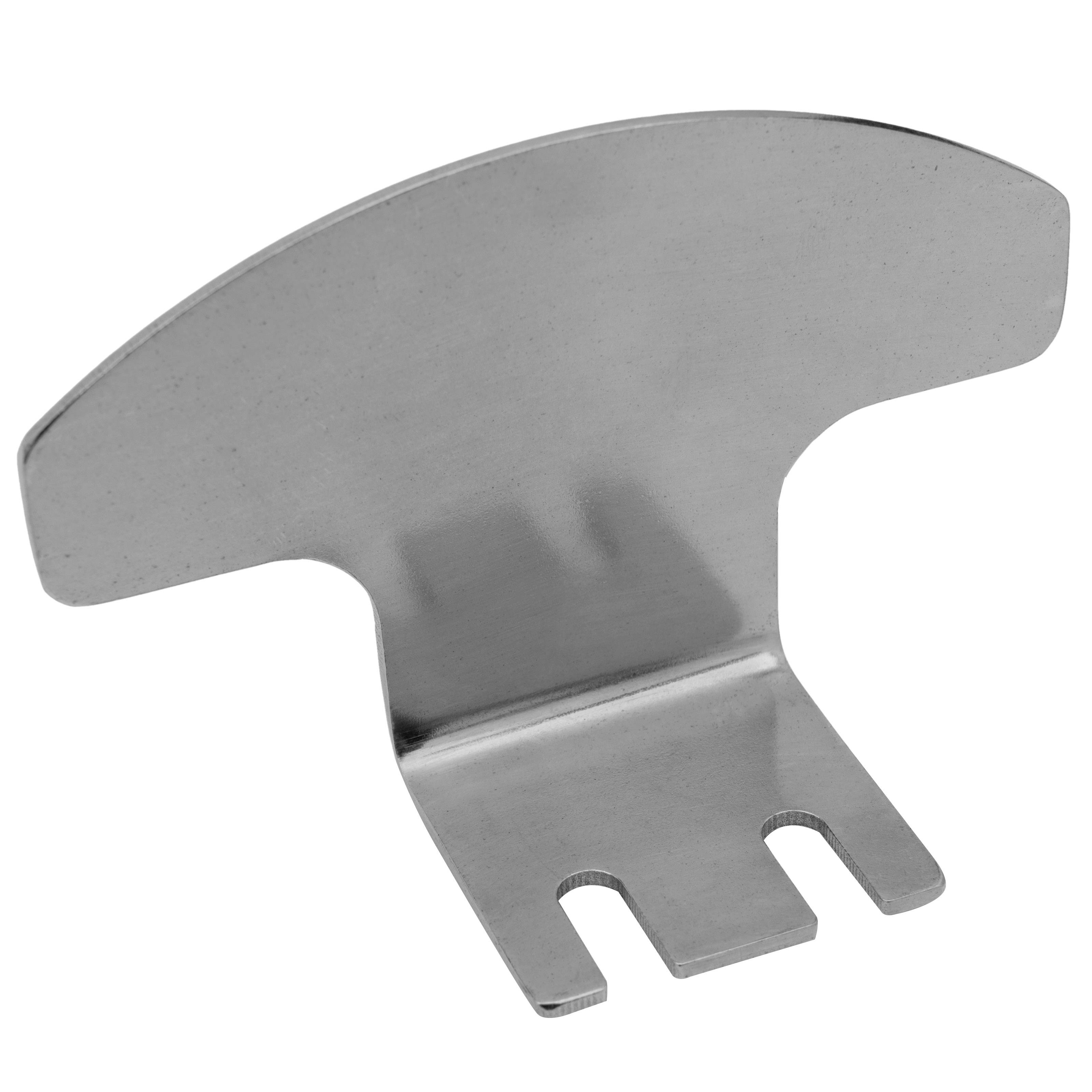 Tête d'outil plate en forme de T en métal avec deux pointes à la base, présentée sur un fond blanc uni.