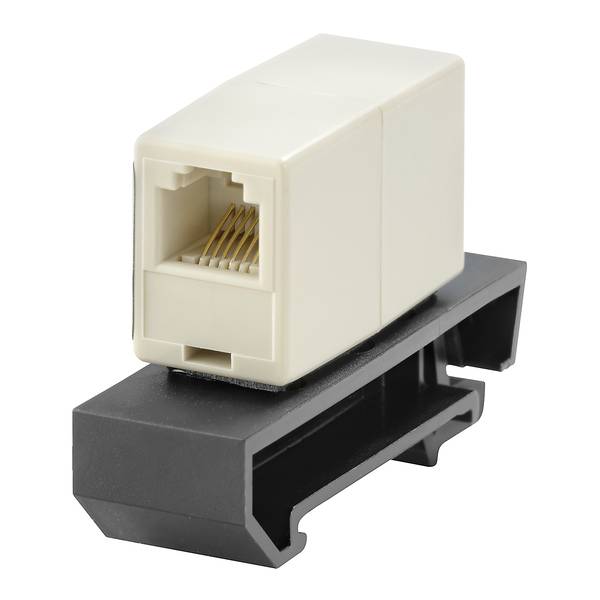 Gros plan d'une prise murale Ethernet RJ45 blanche montée dans un support noir, présenté sur un fond uni.