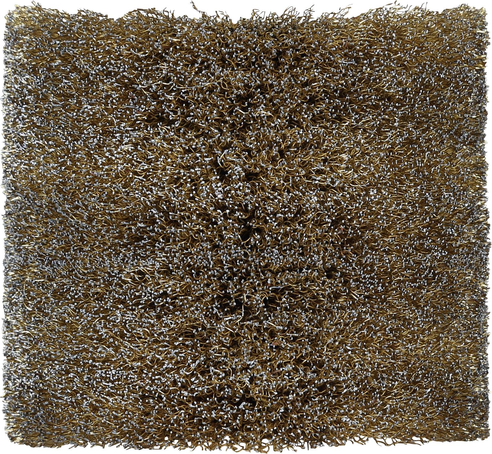 Textile ou tapis rectangulaire brun hirsute avec une ligne centrale verticale plus foncée, remplissant le cadre sur un fond blanc.