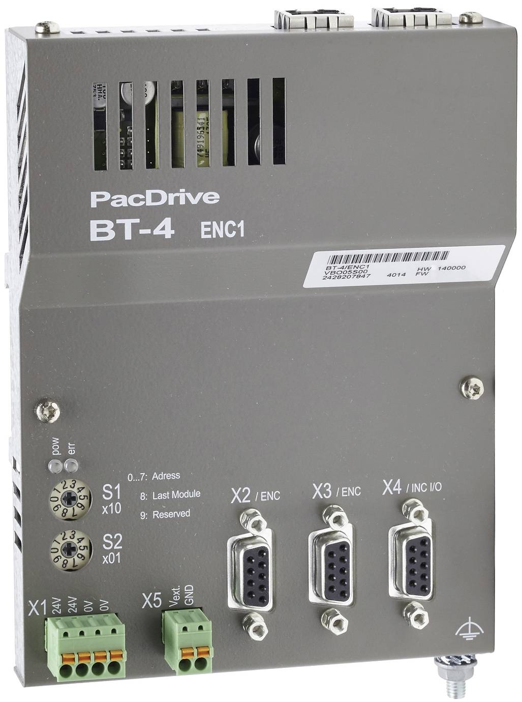 Vorderansicht eines grauen PacDrive BT-4 ENC1-Industriecontrollers mit Statusbelüftungen, Wahlschaltern, grünen Anschlussleisten und drei DB9-Anschlüssen mit den Bezeichnungen X2, X3 und X4.