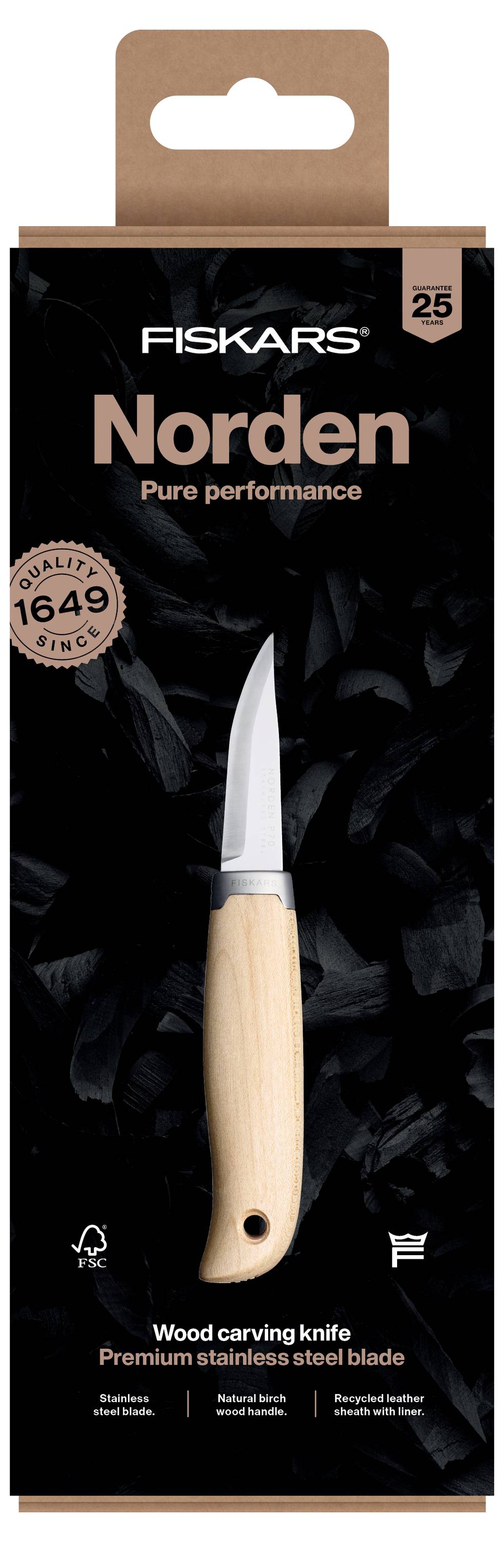 Paquet de couteau de sculpture sur bois Fiskars Norden avec un manche en bois, une lame en acier inoxydable premium, et un badge de garantie « 25 ».