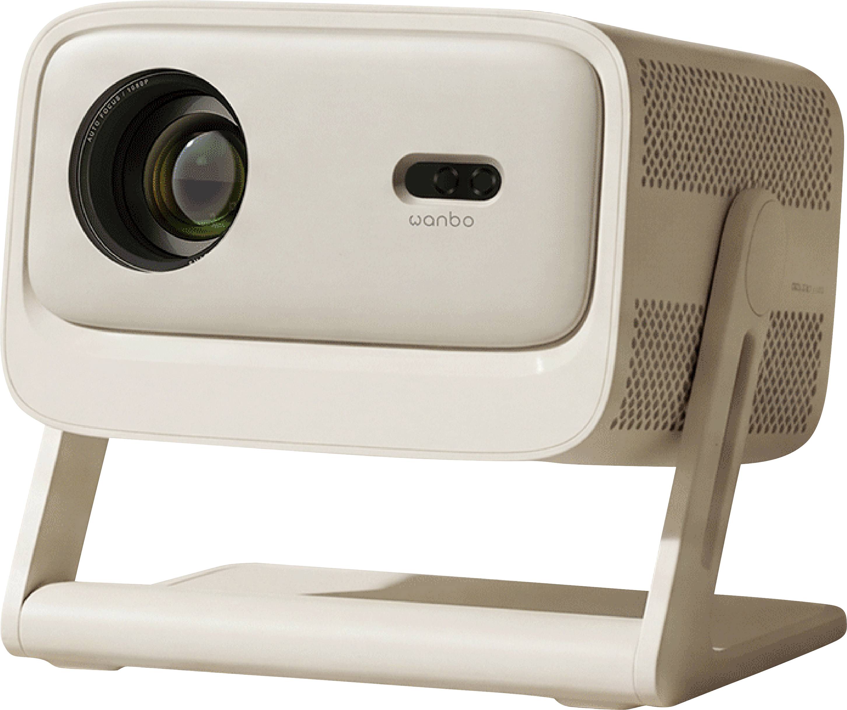 Projecteur Wanbo beige sur un support, présenté en angle vers la gauche avec l'objectif et les boutons de contrôle visibles.