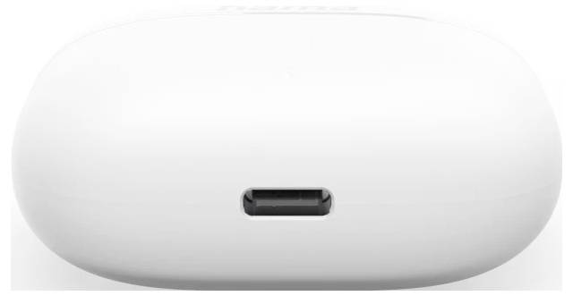 Gros plan d'un étui de charge blanc pour écouteurs sans fil montrant le port de charge USB-C à l'avant.