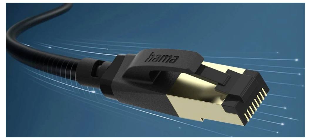 Gros plan d'un connecteur de câble Ethernet noir sur un fond bleu, présenté dans une illustration 3D.