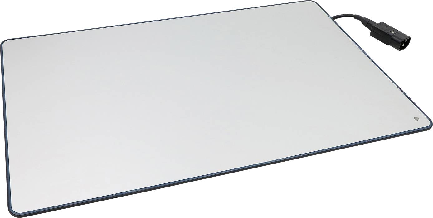 Mince coussin chauffant rectangulaire en argent avec un cordon d'alimentation noir et un connecteur sur un fond blanc.