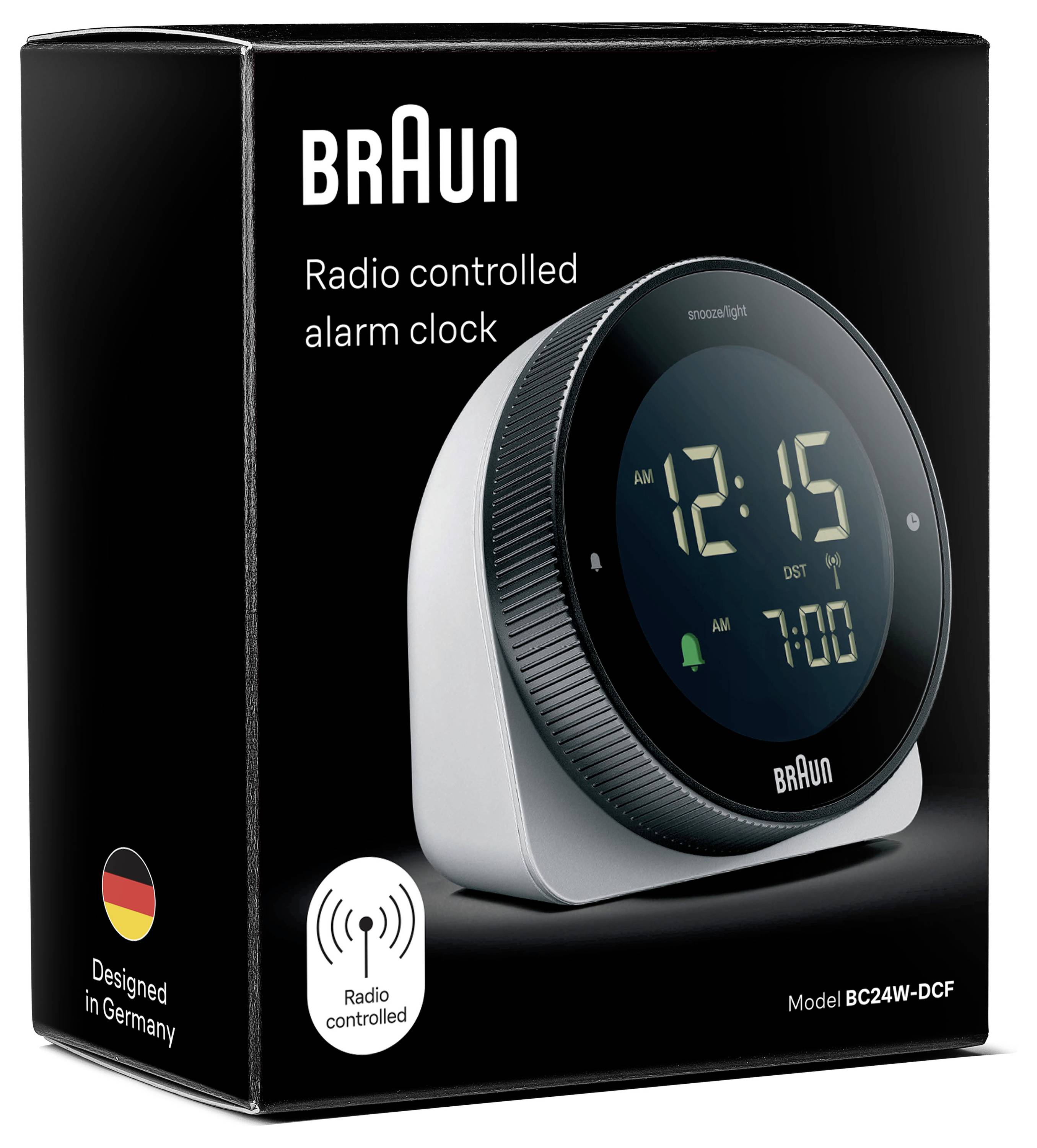 Boîte de produit de réveil à commande radio Braun montrant une horloge numérique noire, modèle BC24W-DCF, avec « 12:15 » et « 7:00 » affichés à l'écran.