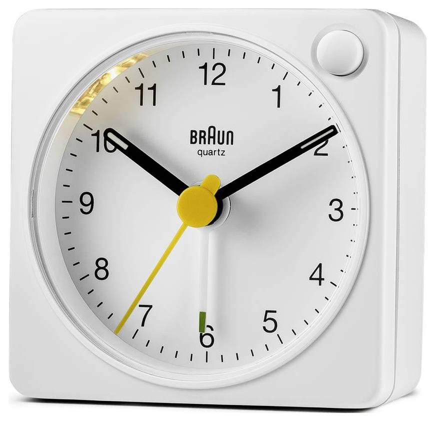 Horloge de table à alarme analogique Braun blanche en quartz affichant environ 10:10, avec des aiguilles noires et une trotteuse jaune.