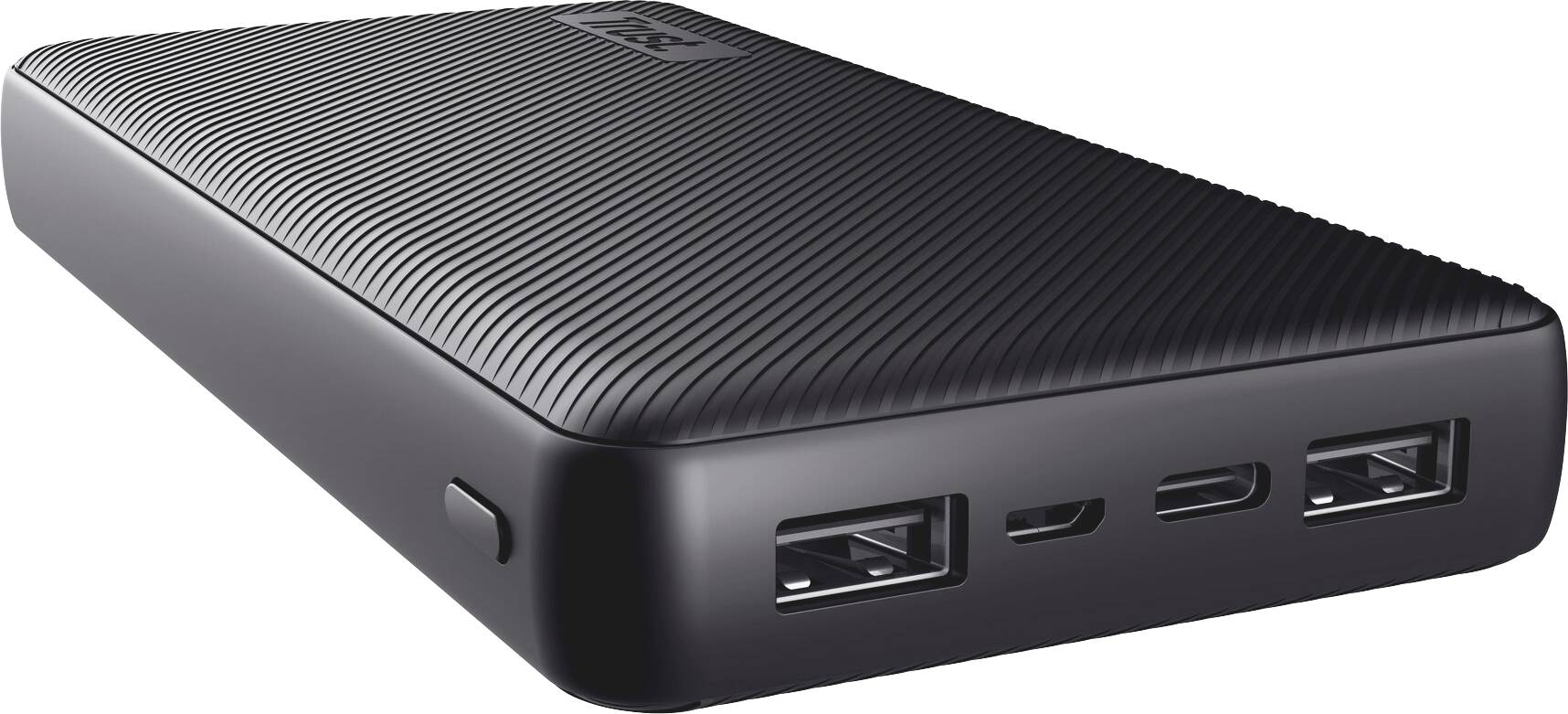 Batterie externe portable noire avec dessus nervuré, affichant les ports USB-A et USB-C sur le bord avant.