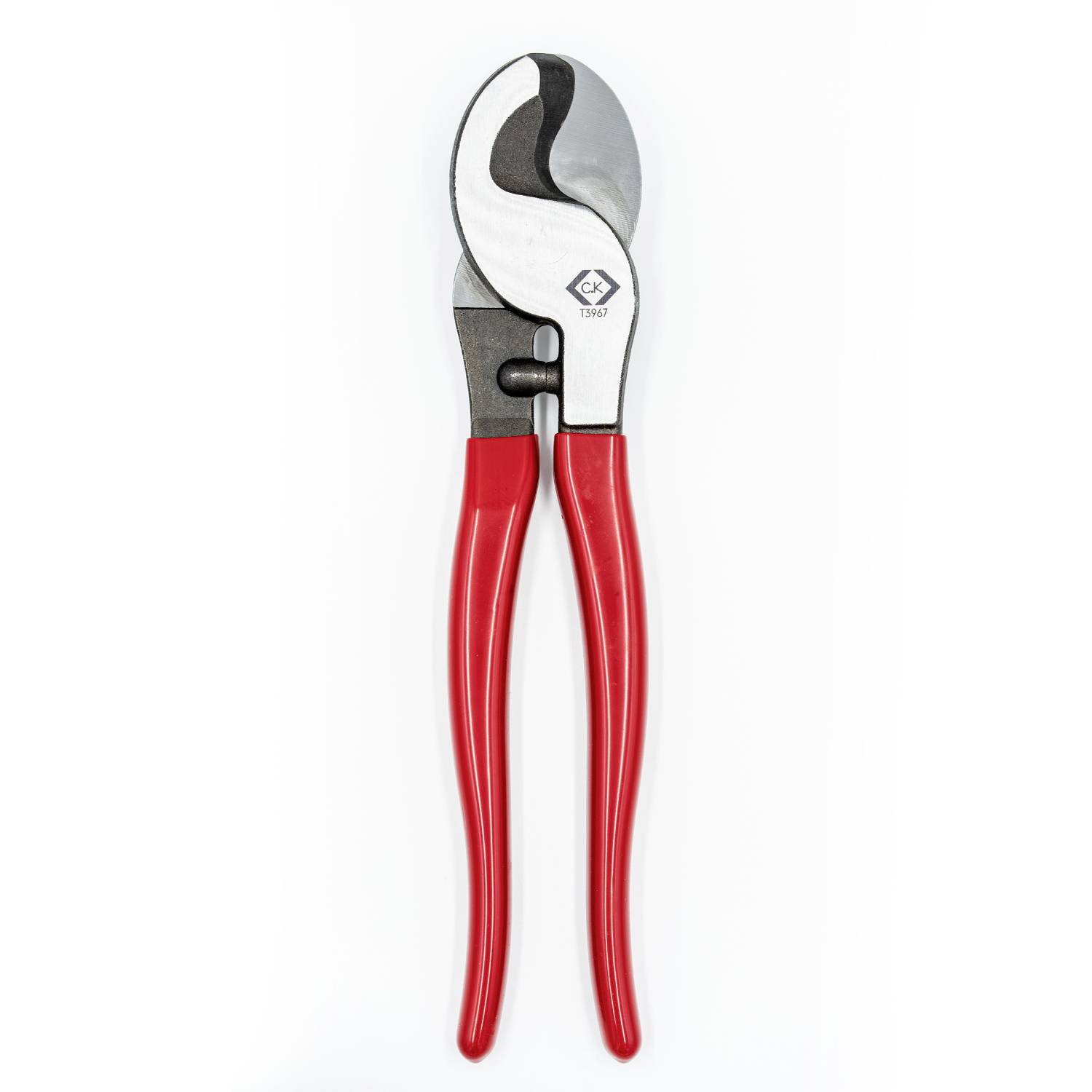 Pince coupe-câble à poignées rouges présentée sur fond blanc.