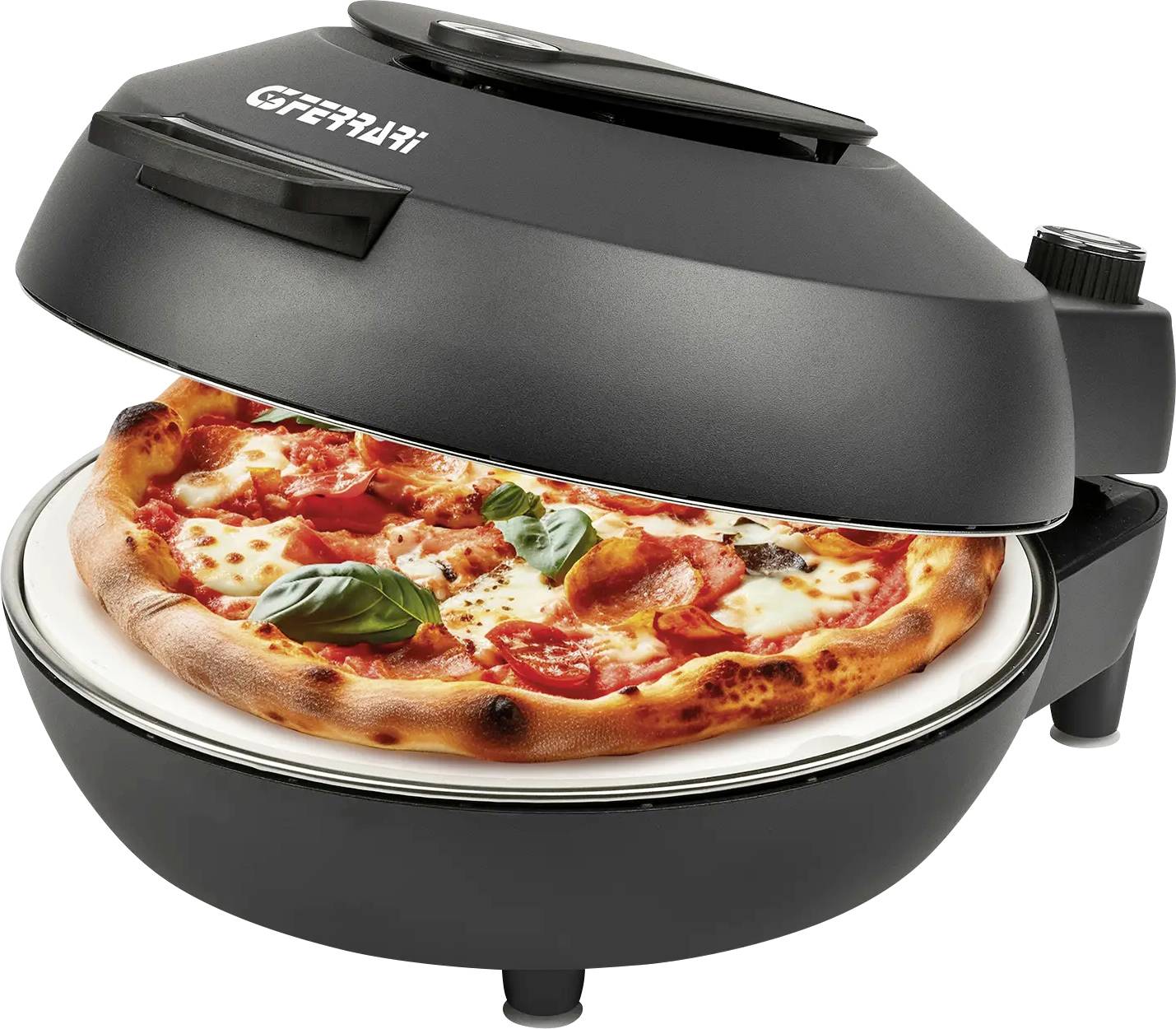 Four électrique noire avec couvercle ouvert, montrant une pizza cuite à l'intérieur sur un plateau en pierre circulaire.