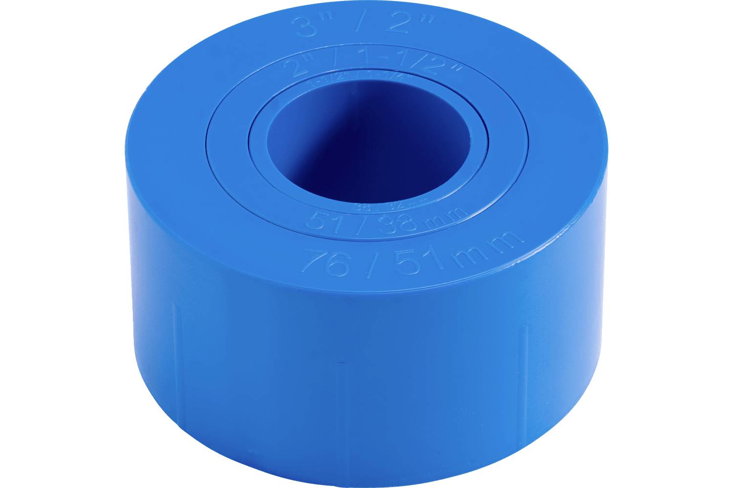 Roue ou entretoise cylindrique bleue en plastique avec un trou central, présentée sur un fond blanc.