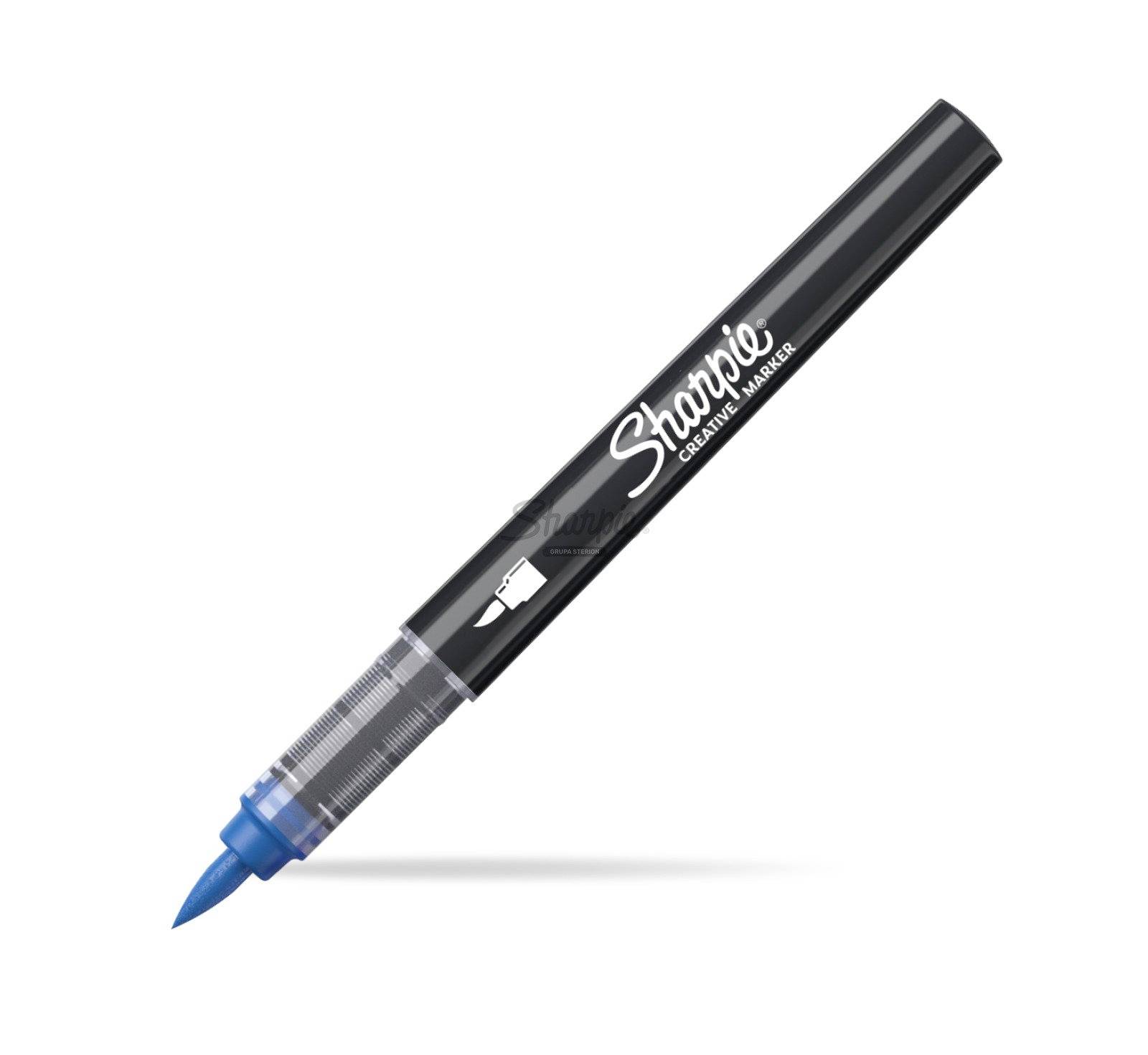 Marqueur créatif Sharpie noir avec pointe biseautée bleue, présenté en diagonale sur un fond blanc.